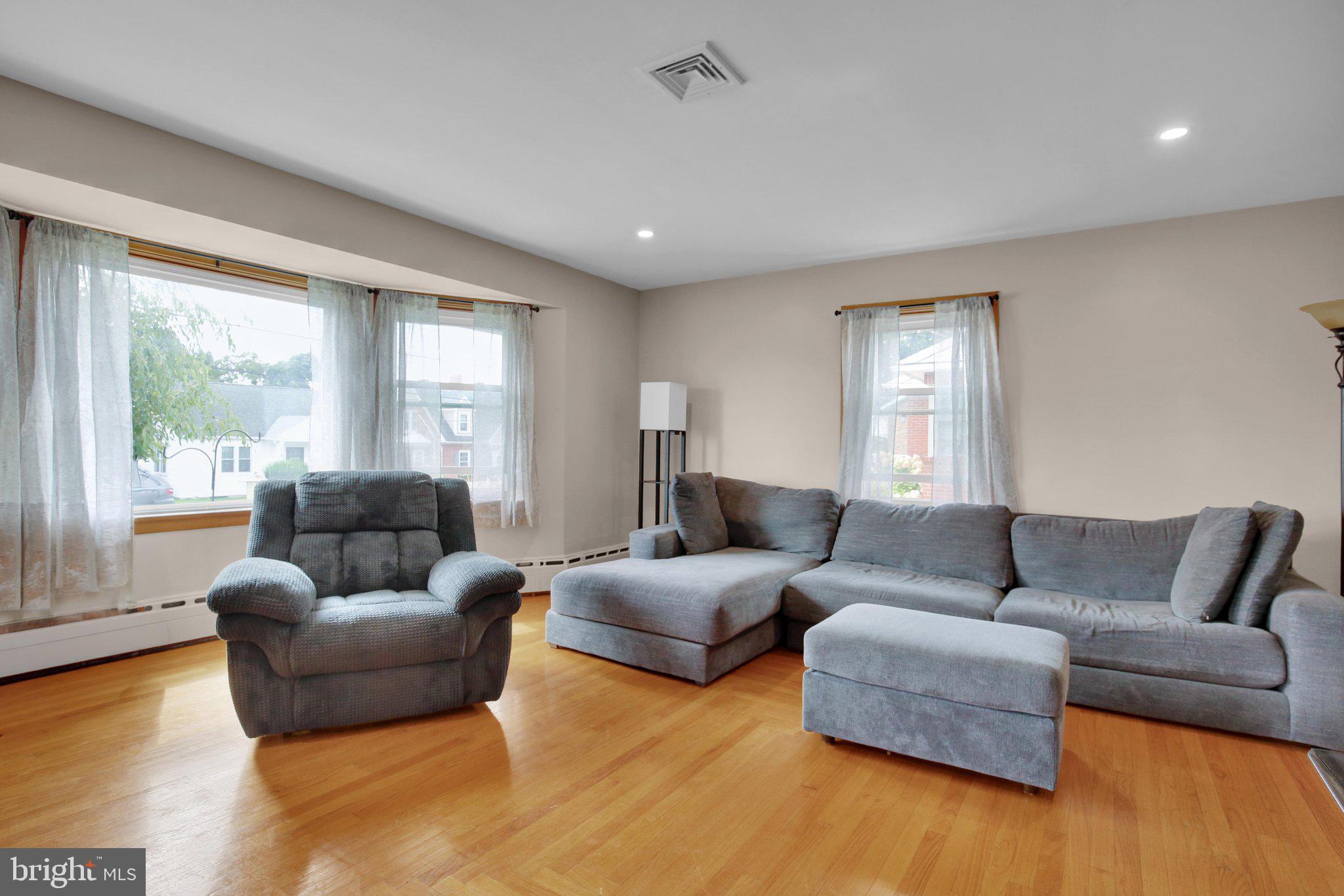 40 S LAUREL STREET
