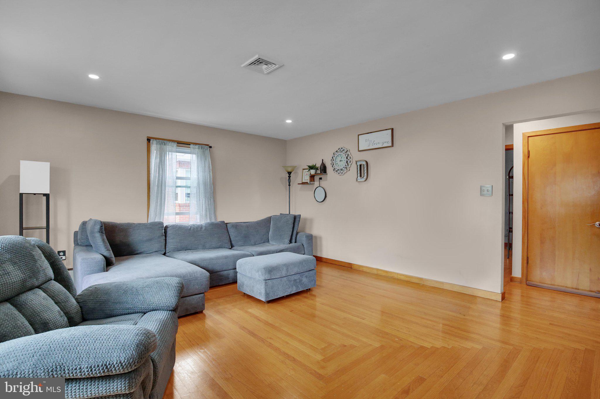 40 S LAUREL STREET