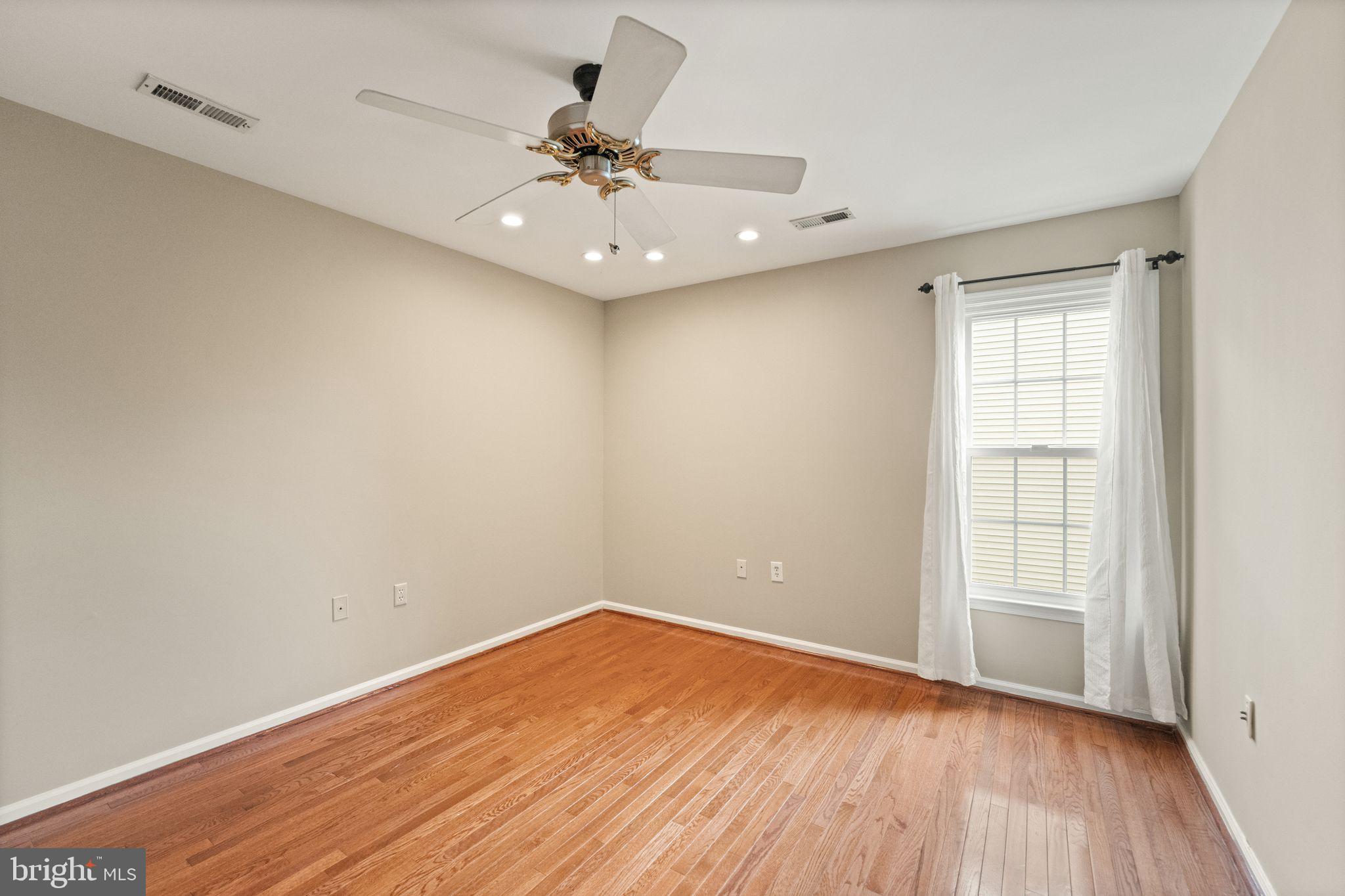 SYCAMORE RIDGE - Residential Lease