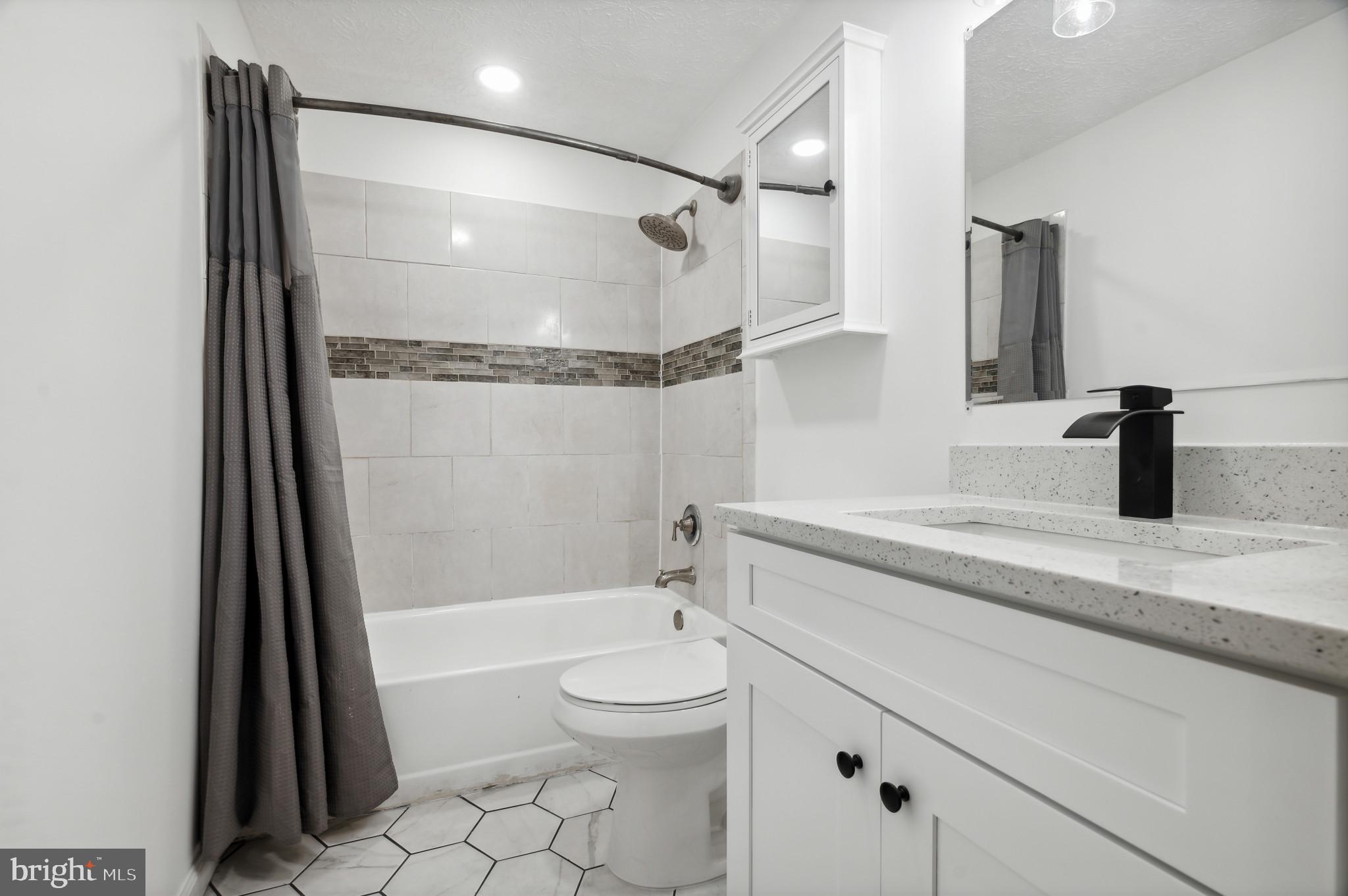 INDIAN CREEK VILLAGE - Residential Lease