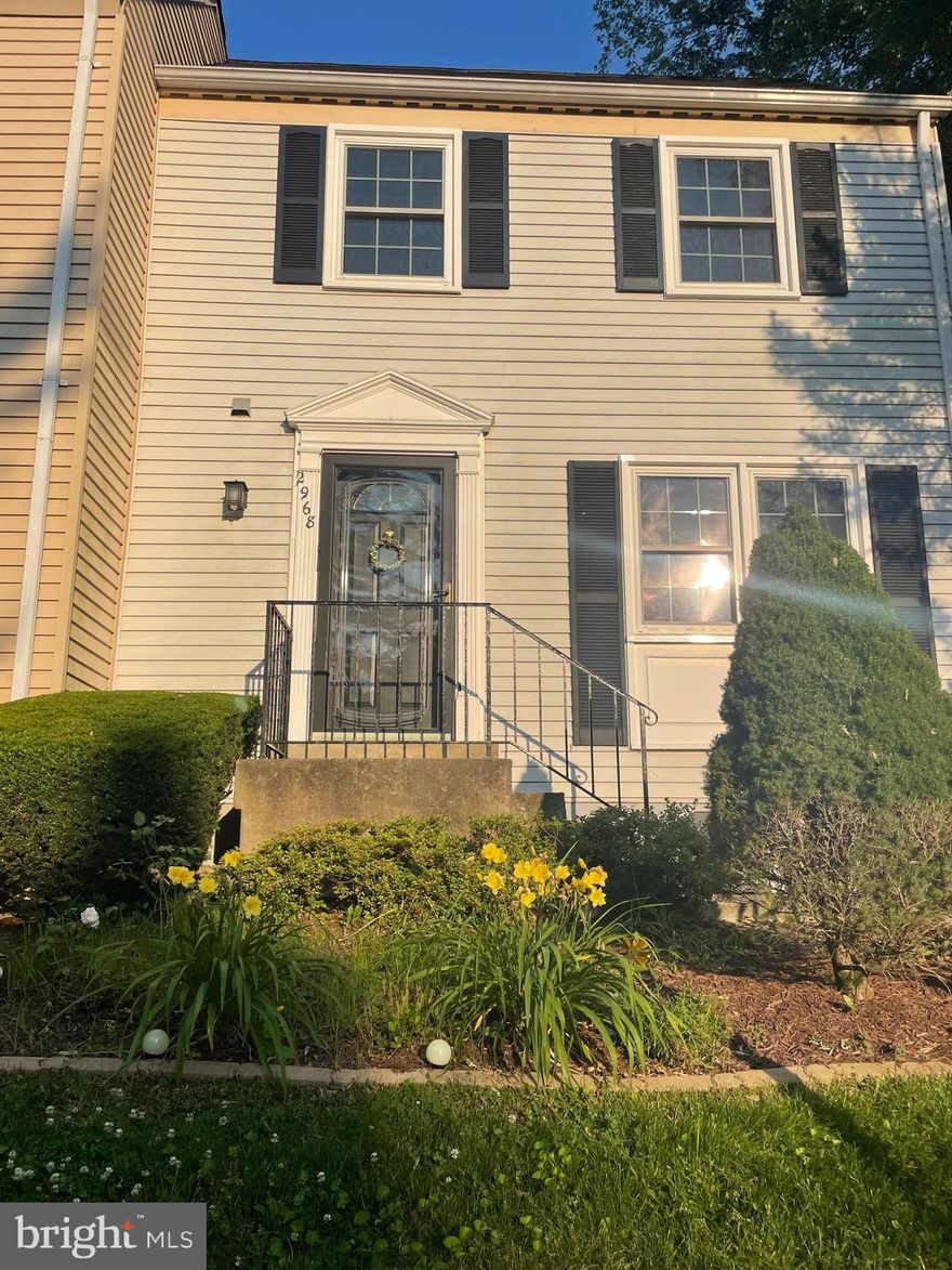 Well maintained townhouse in a great community near everything you need!  Main level living room, opens to dining room and modern kitchen with stainless appliances, granite countertops and light wood cabinets.  Upstairs bedrooms are carpeted, with large closets.  Primary suite has a ceiling fan and hall bath has a tub.   Lower level includes family room, full bath,  laundry room and large flex room.

Great owners who live in the area.  Location is close to 66 and 123, near parks and play areas, nice restaurants, the Oakmont rec center  and other amenities.