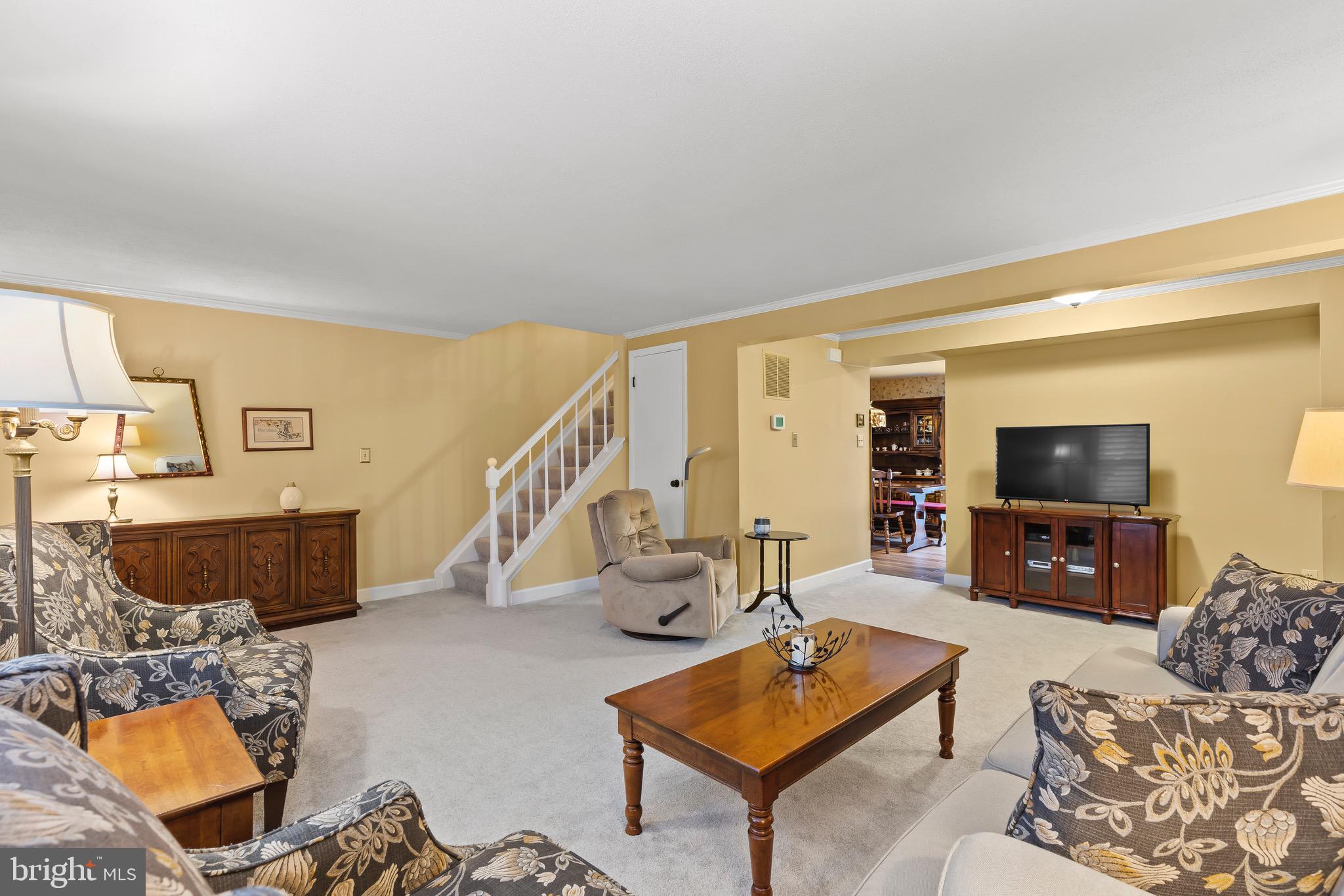 TOWN & COUNTRY APARTMENTS CARNEY - Residential