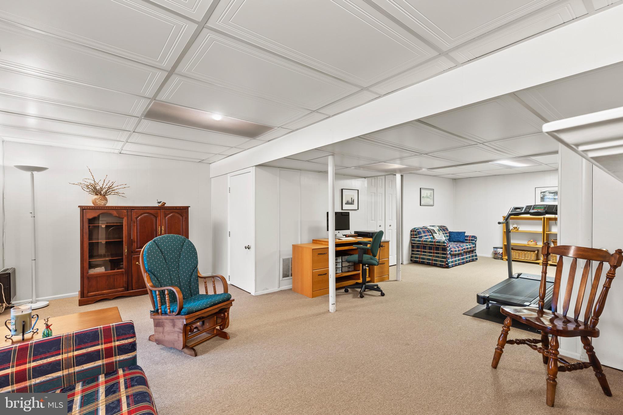 TOWN & COUNTRY APARTMENTS CARNEY - Residential