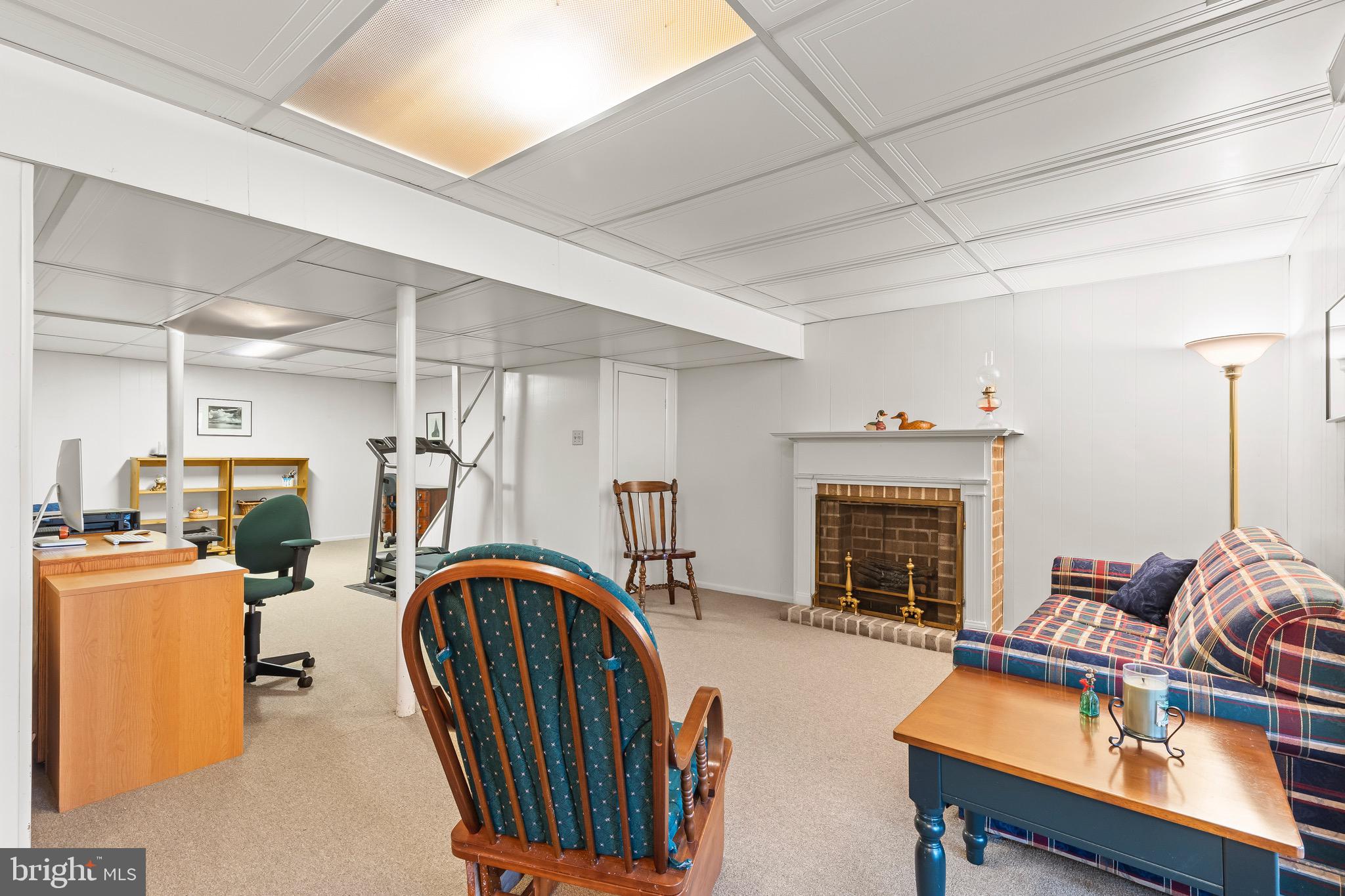 TOWN & COUNTRY APARTMENTS CARNEY - Residential