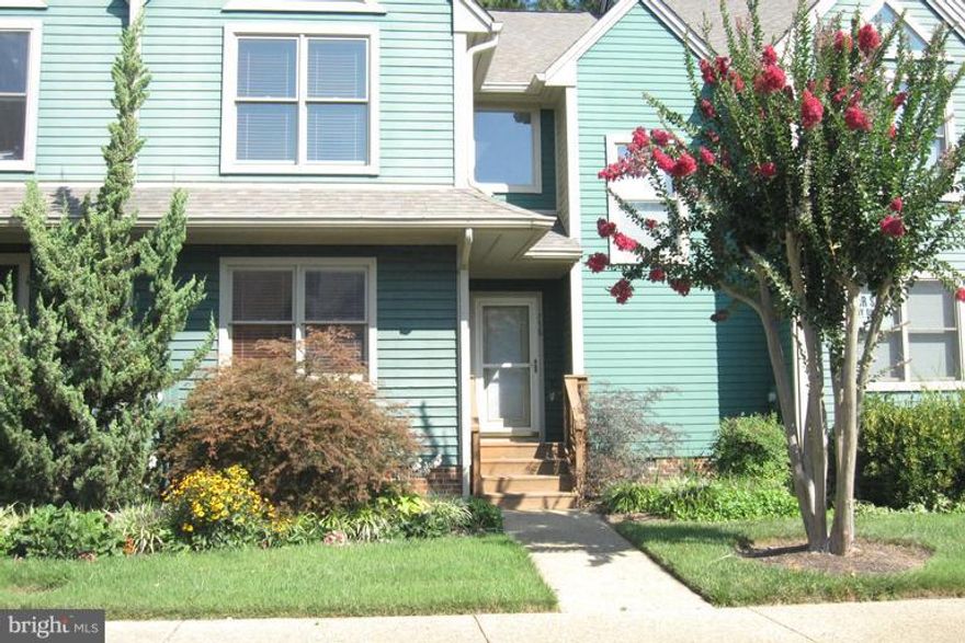 Waterfront community!  3 Bedroom 3 bath home that has been  completely remodeled from top to bottom.  Cherry cabinets with granite counters, SS appliances, Wine cooler. Hardwood floors on main level.  Recessed lighting. Built in bookcases, ceiling fans.  Fireplace. Private back deck w/ storage. Deep water Deeded 40 foot boat slip w/ elec and wtr. Great place to live! $1,000 sales bonus!!