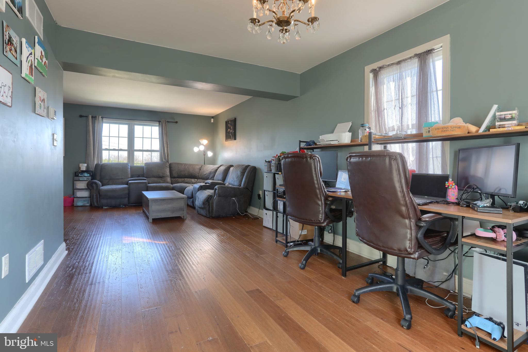 CEDAR HOLLOW - Residential