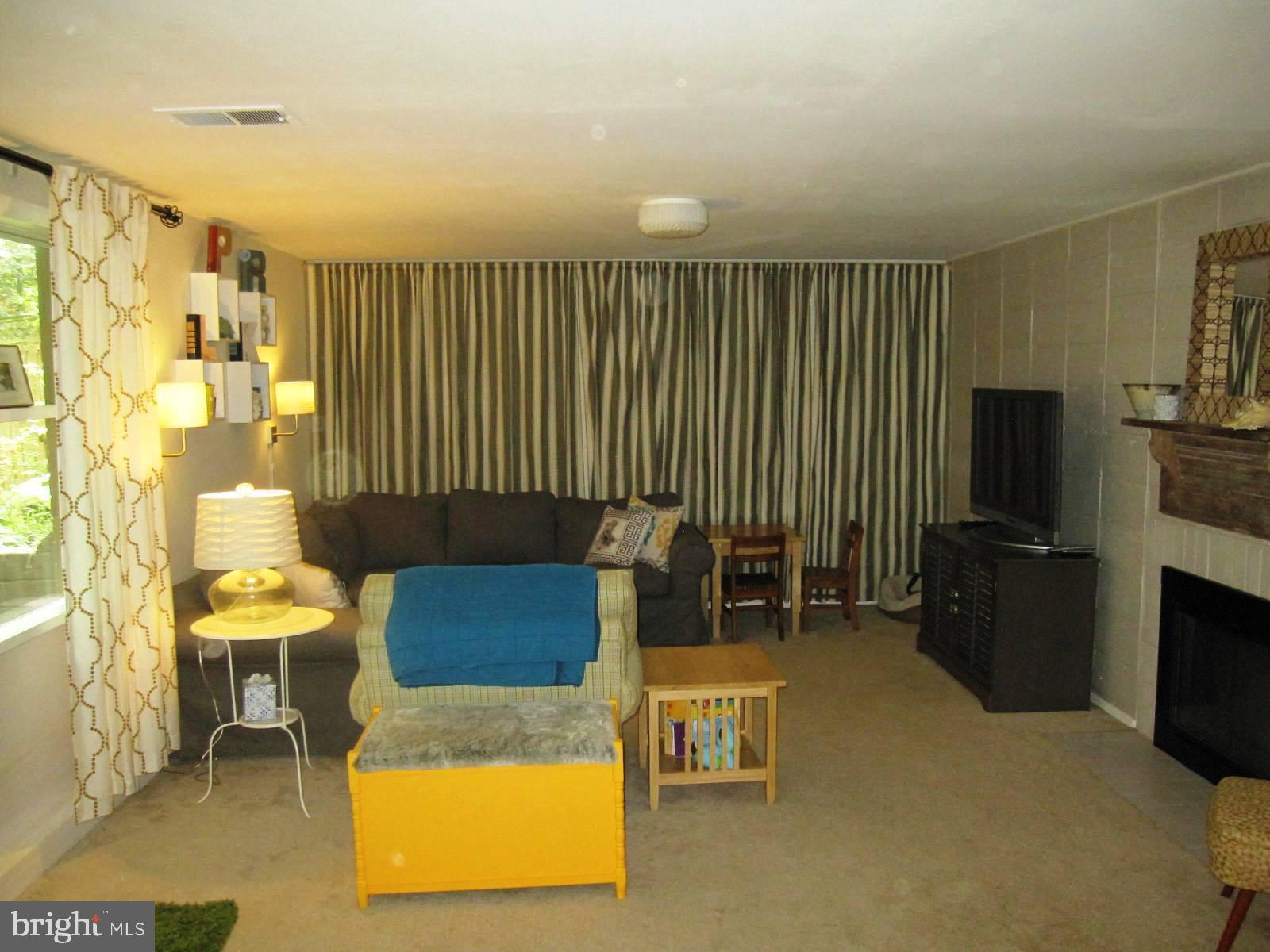 SLEEPY HOLLOW WOODS - Residential Lease