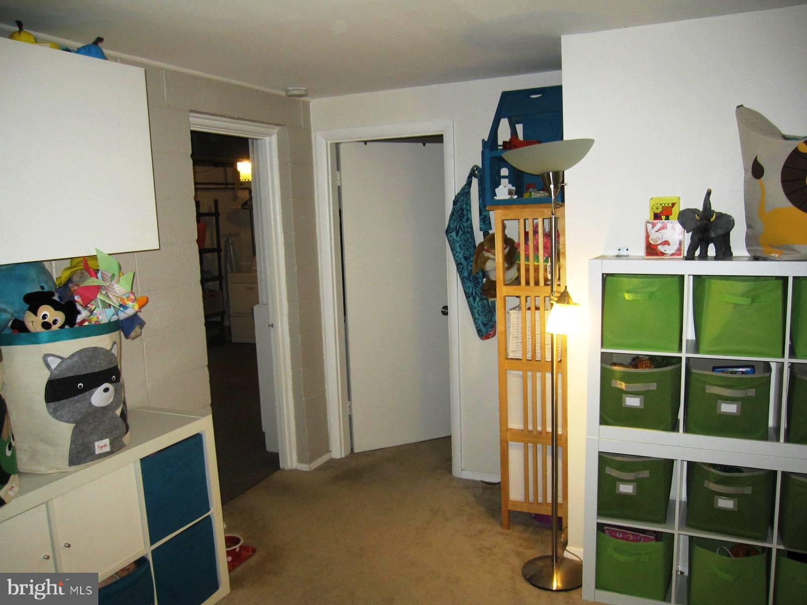 SLEEPY HOLLOW WOODS - Residential Lease