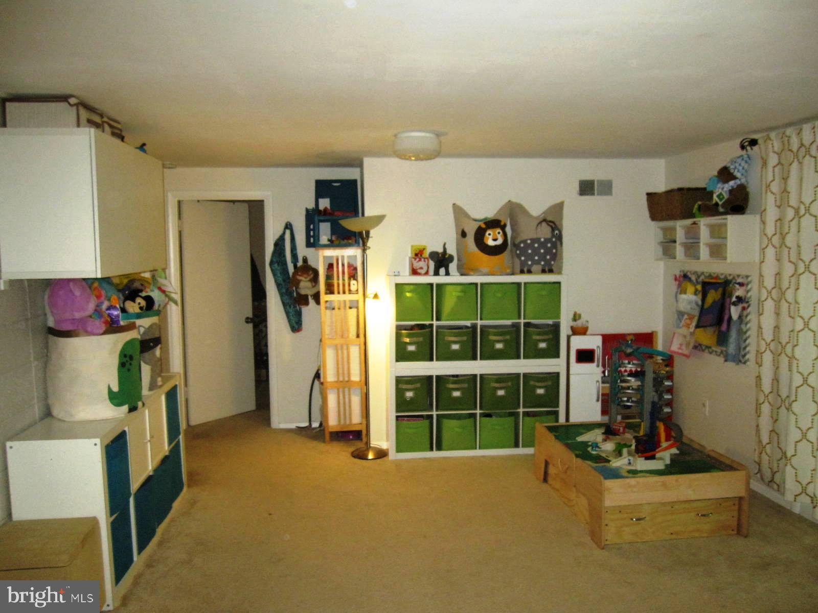 SLEEPY HOLLOW WOODS - Residential Lease