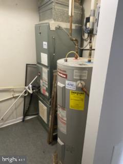 PINEWOOD PARK - Residential Lease