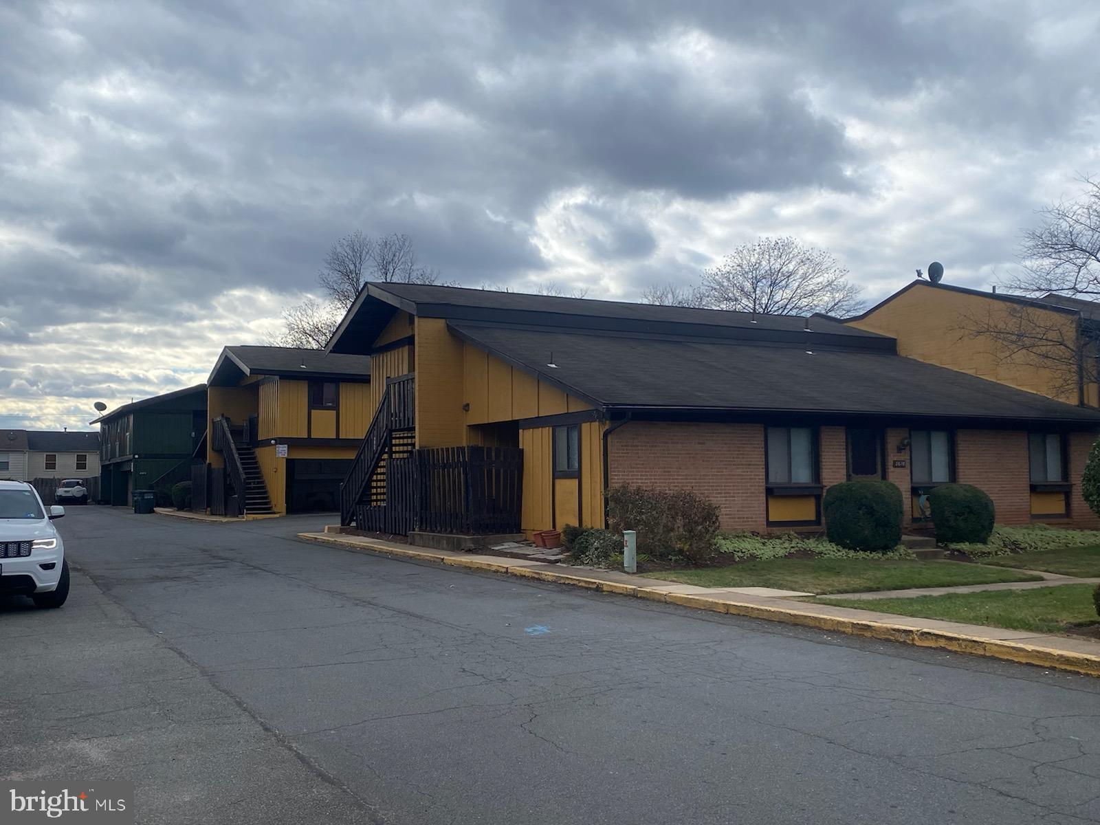 PINEWOOD PARK - Residential Lease