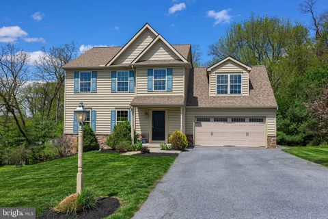 Photo of 13 GARLAND LN, EPHRATA, PA 17522 (MLS # PALA2033656)