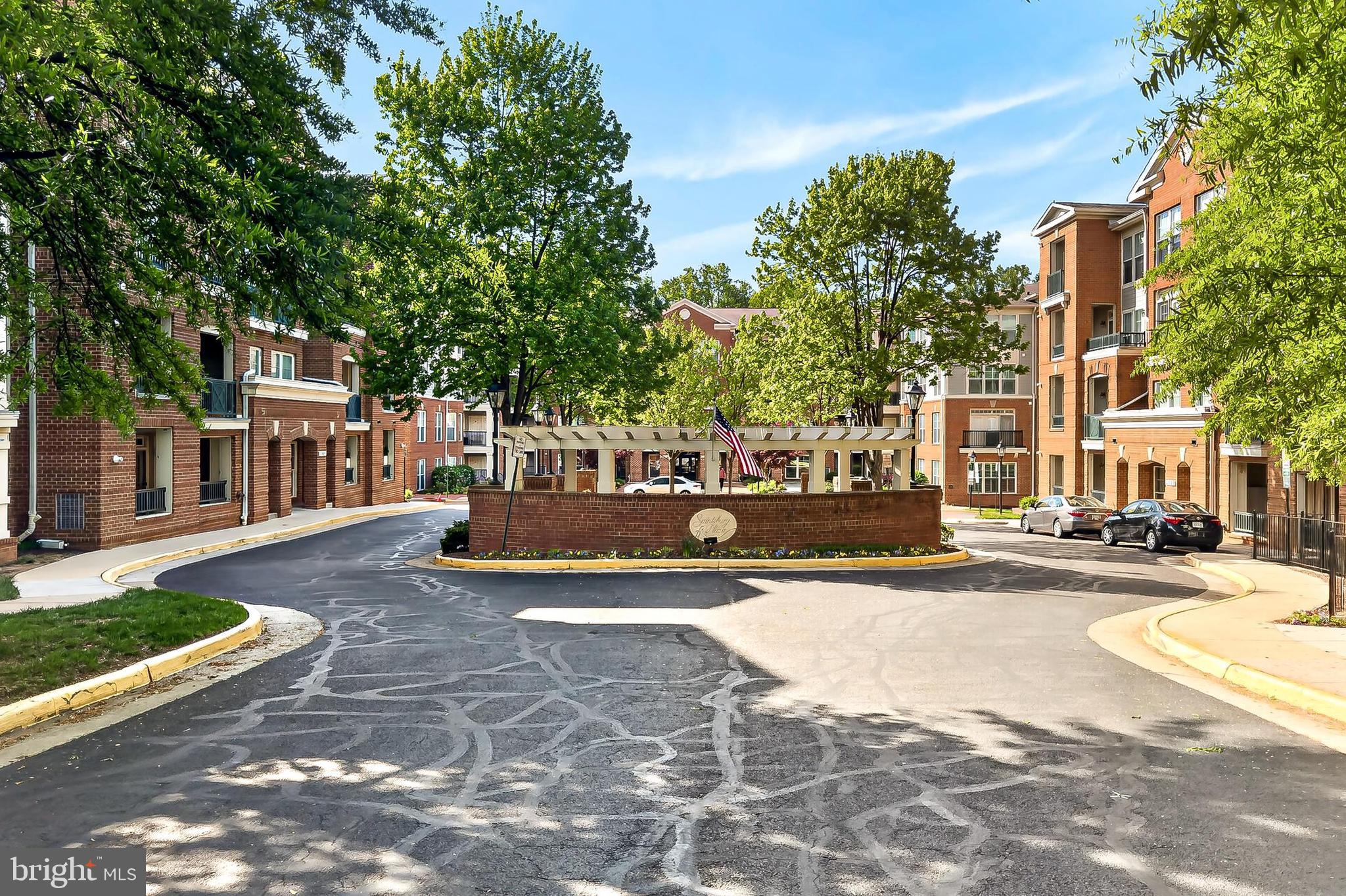 2903 SAINTSBURY PLAZA 203