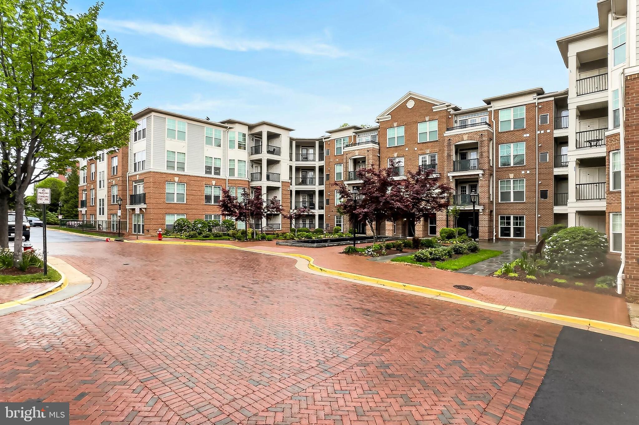 2903 SAINTSBURY PLAZA 203
