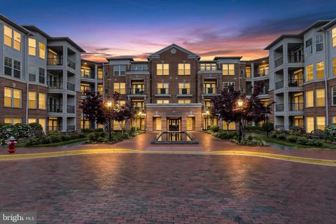 Photo of 2903 Saintsbury Plaza #203, FAIRFAX, VA 22031 (MLS # VAFX2305916)
