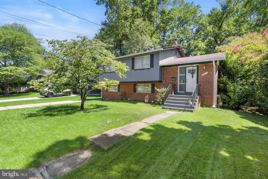 Split Level Home in the Quiet Secluded Neighborhood of Yarrow! Property offers 5 bedrooms on the top level, with renovated kitchen including granite counter tops, stainless steel appliances, original hardwood Floors throughout main & top level and a fenced in backyard! Community is 5 minutes from University of Maryland College Park, Highway 495, I95 & 295!