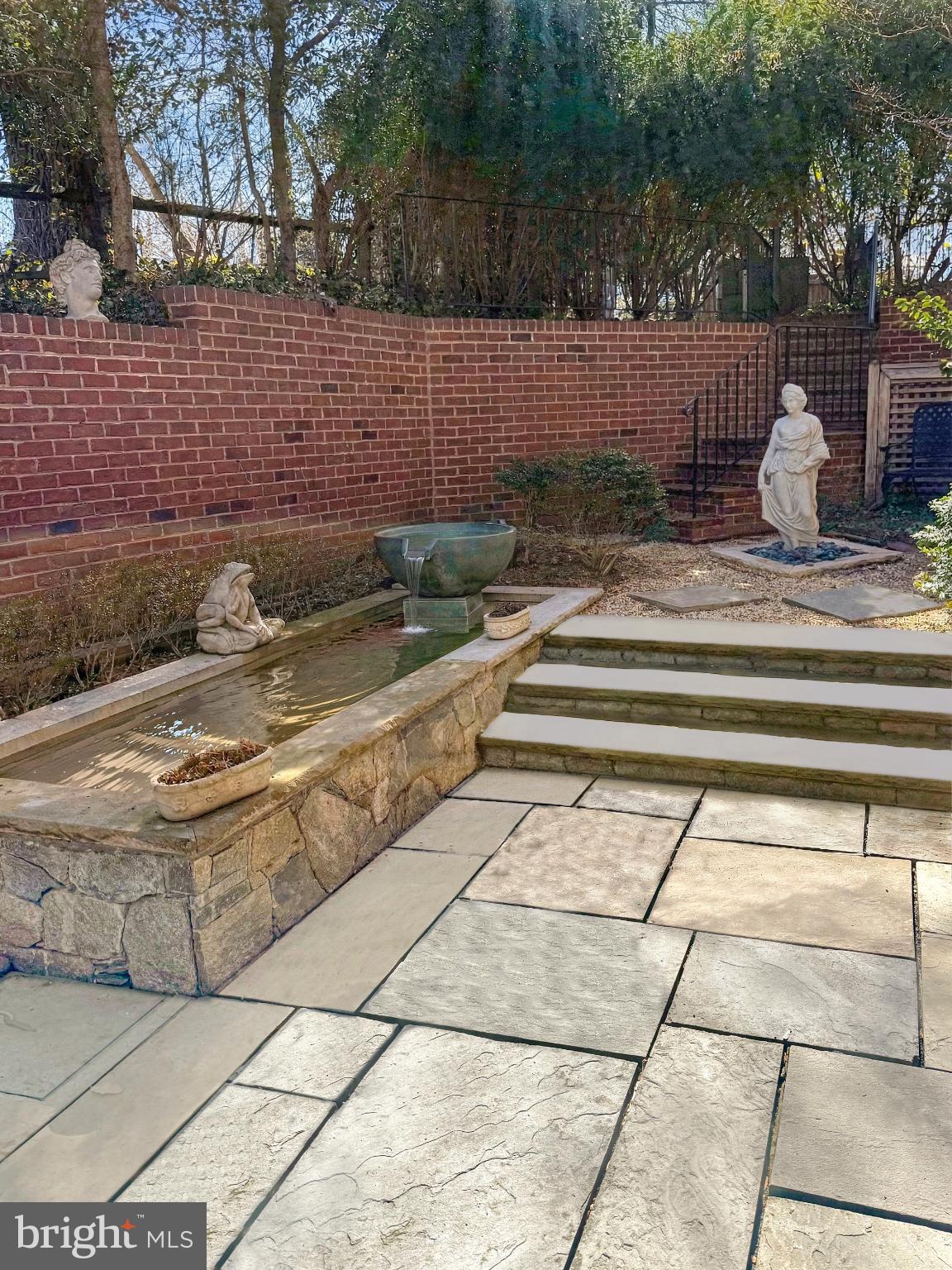 3811 N RANDOLPH COURT