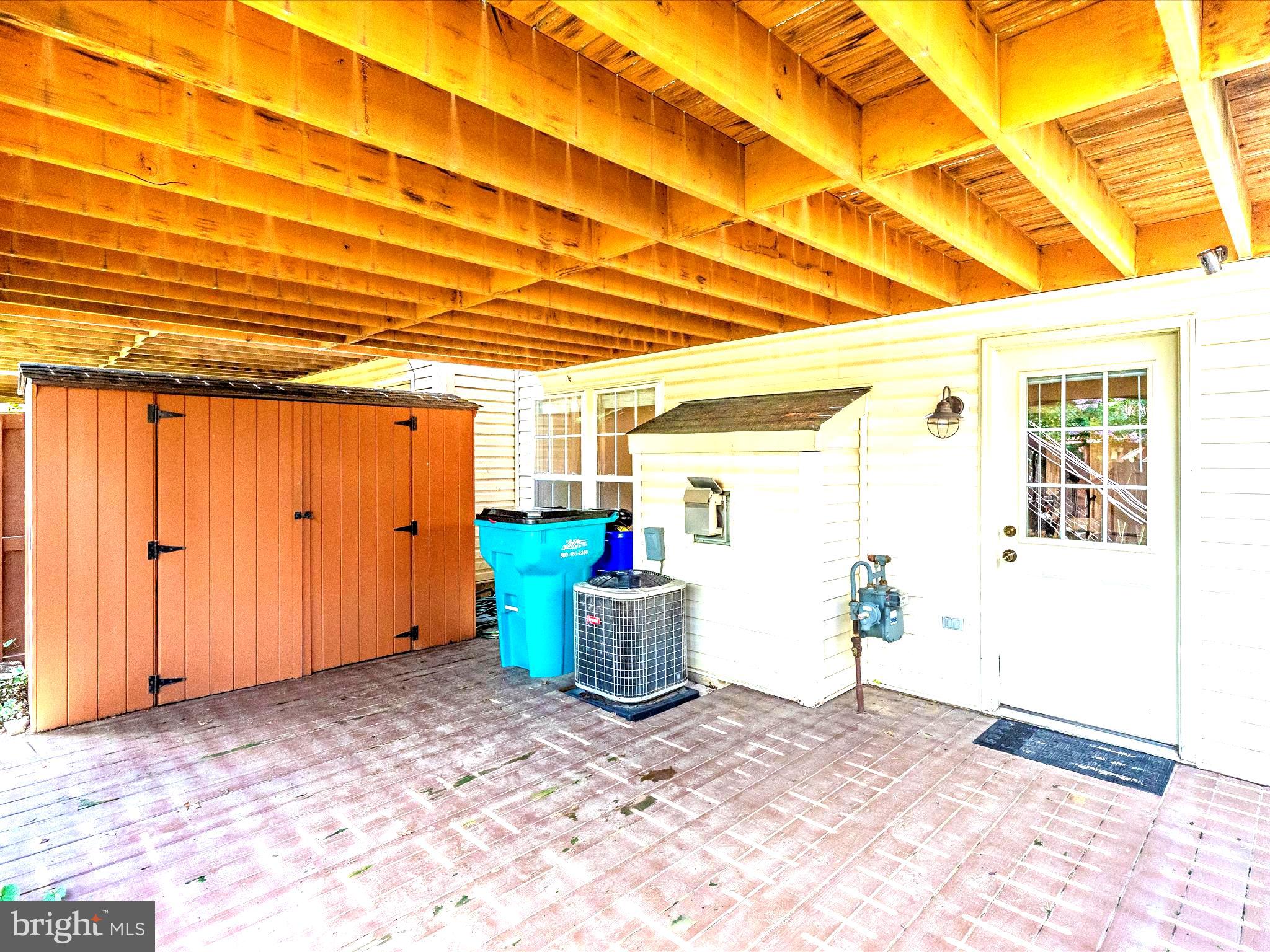 WELLINGTON TRACE - Residential