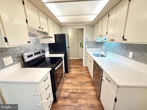 Photo of 2239 Castle Rock Square #12C, RESTON, VA 20191 (MLS # VAFX2347128)