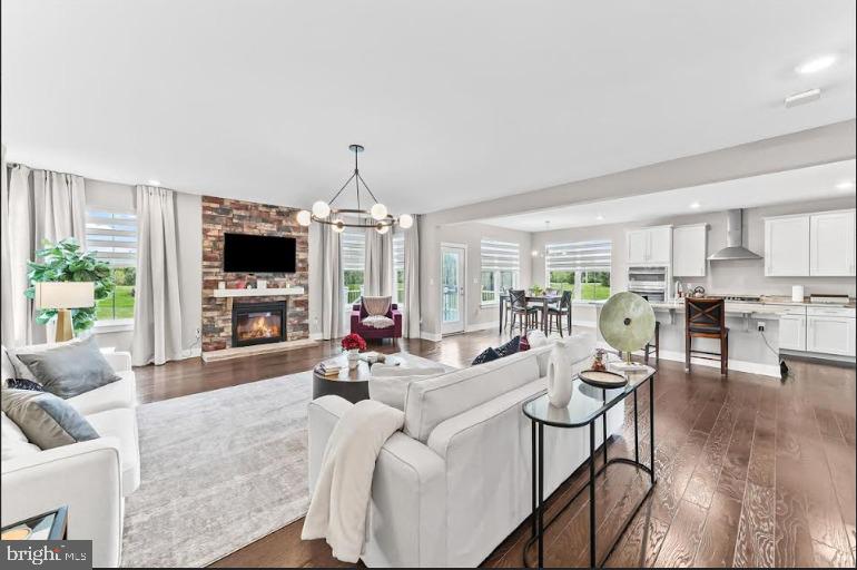 331 APPLEFORD CIRCLE