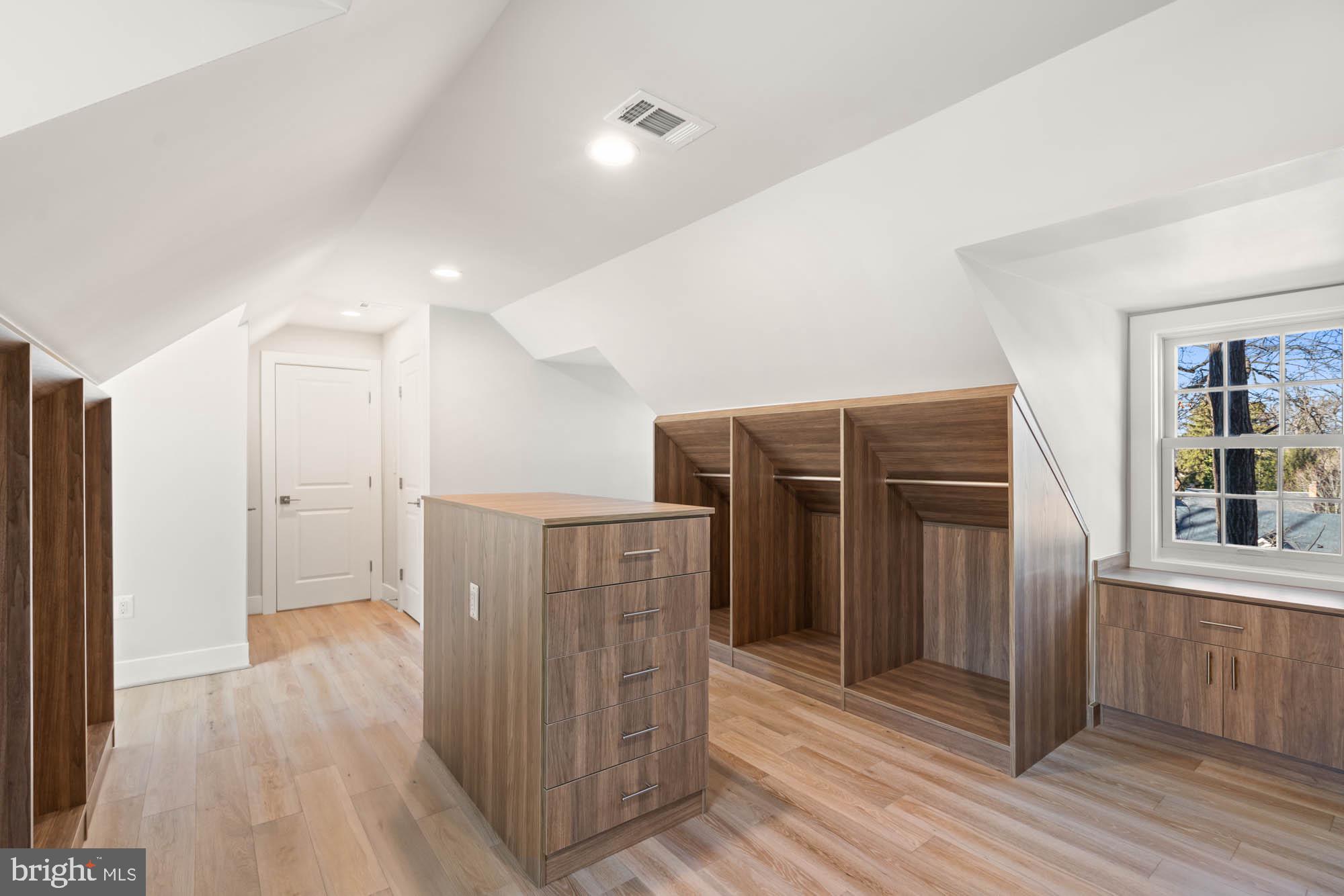 CLEVELAND PARK - Residential