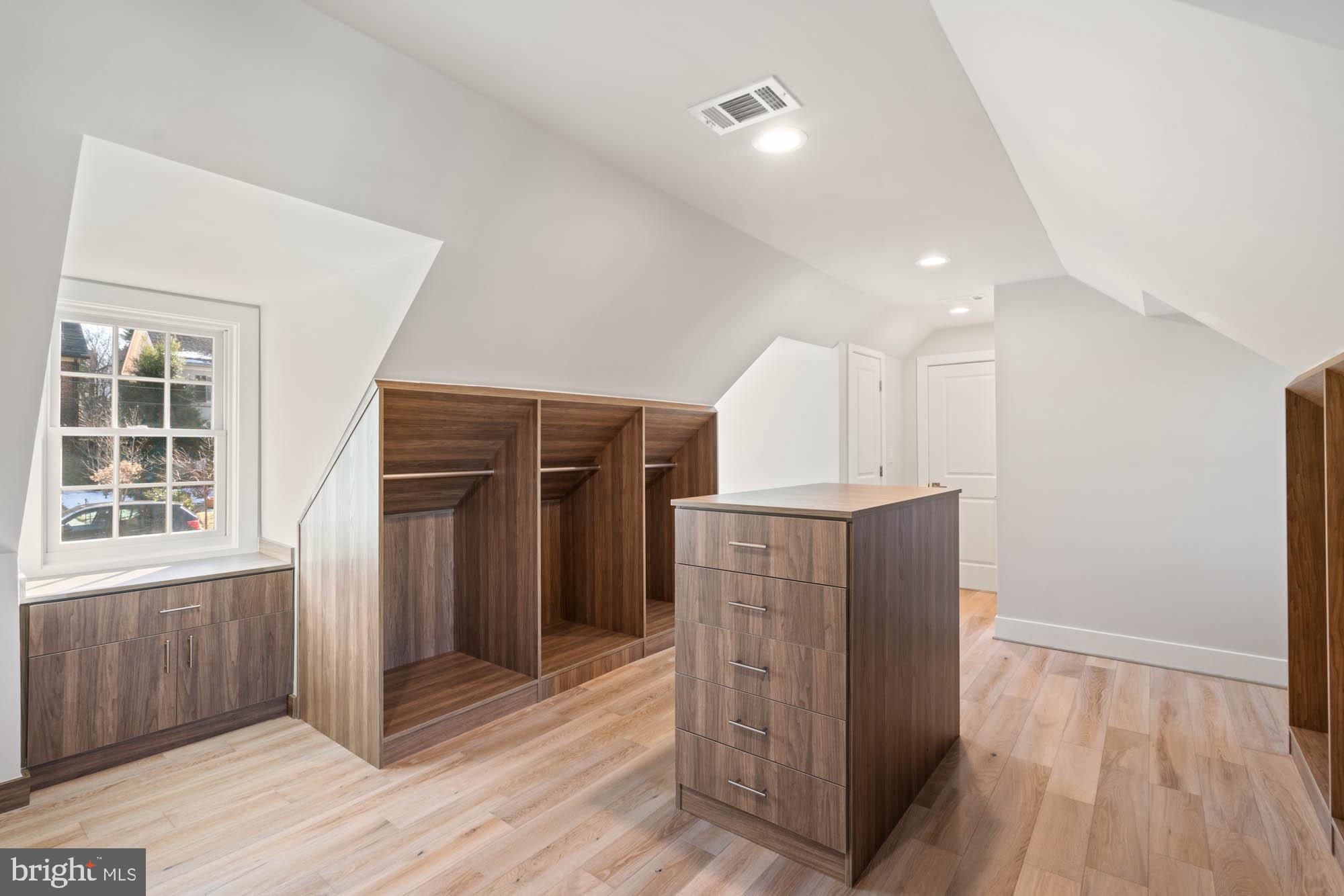 CLEVELAND PARK - Residential