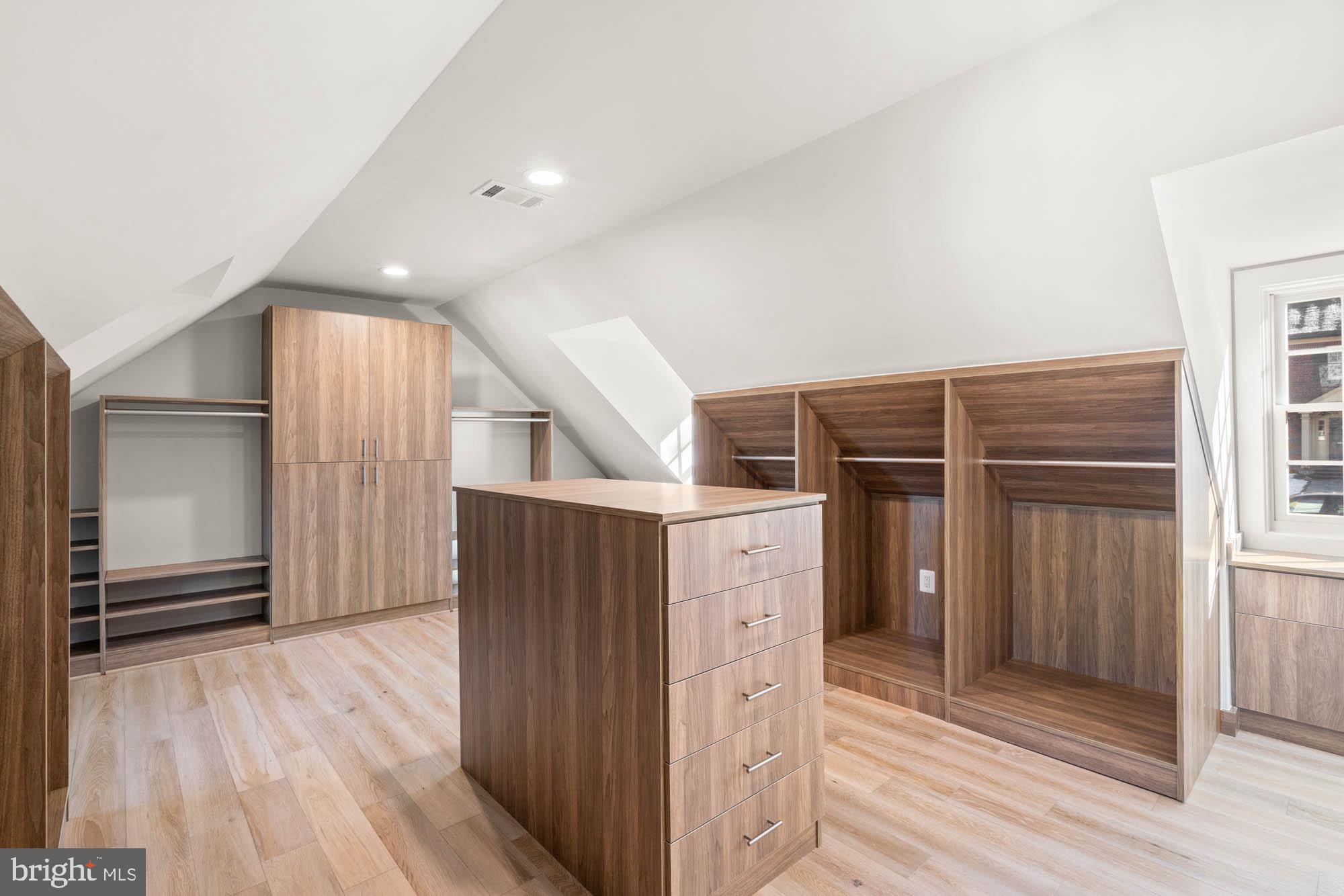 CLEVELAND PARK - Residential