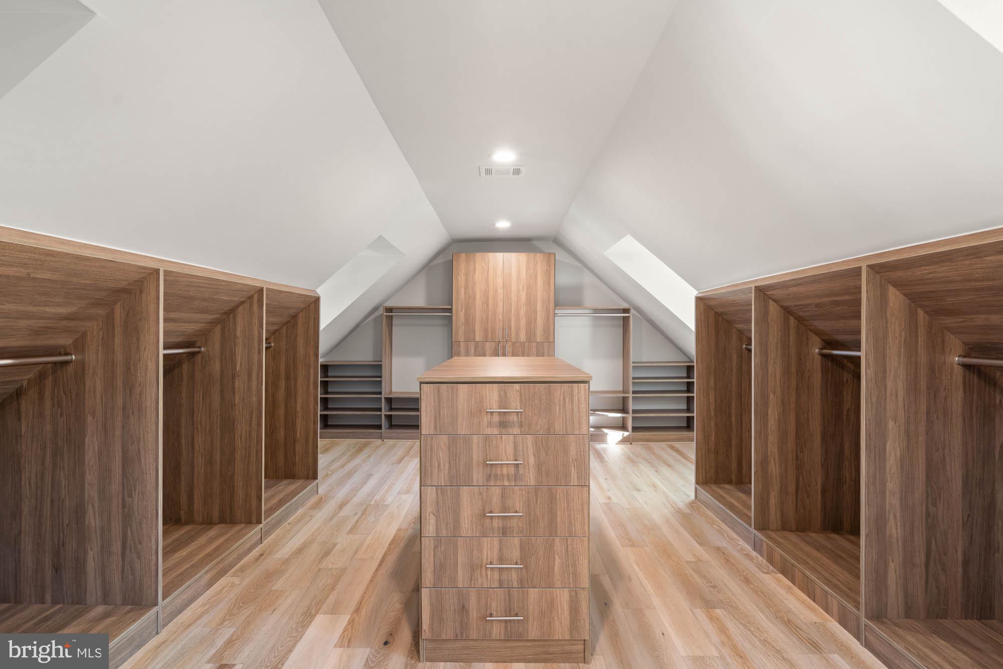 CLEVELAND PARK - Residential