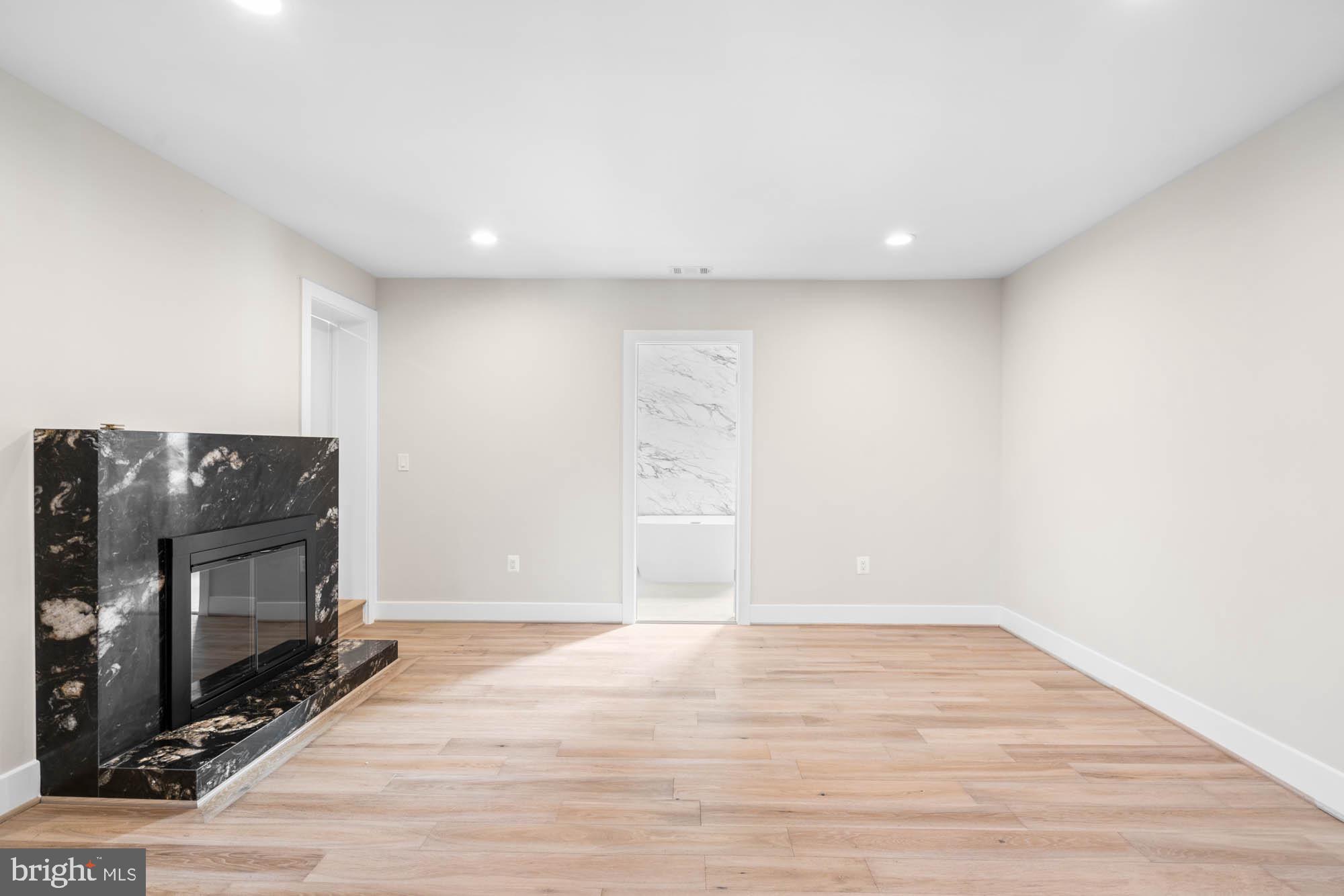 CLEVELAND PARK - Residential