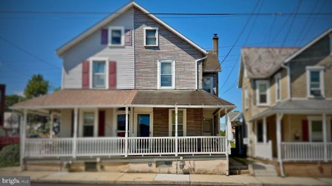 Townhouse For Sale - 220 S 4th Street<br/> EMMAUS, PA 18049