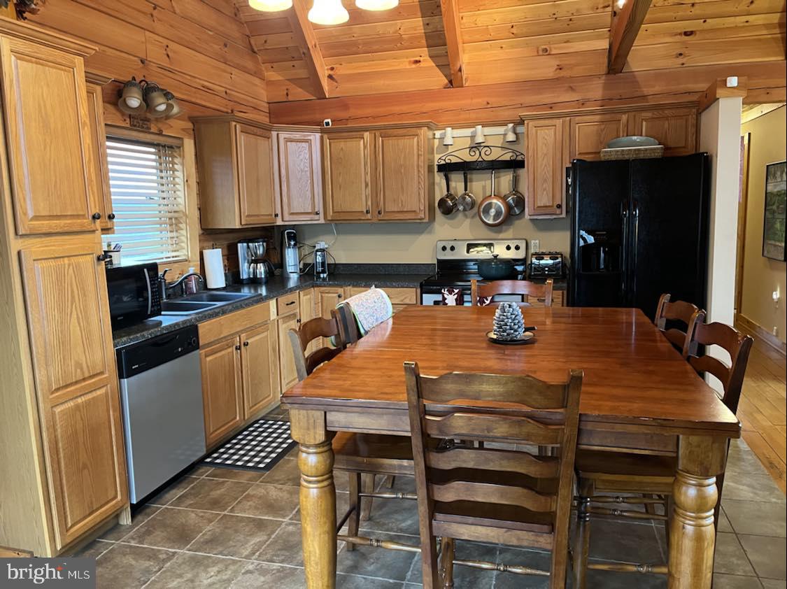 MEDALLION ESTATES - Residential