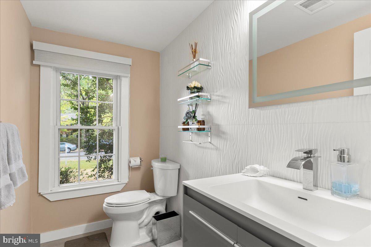 HOLLY KNOLL - Residential