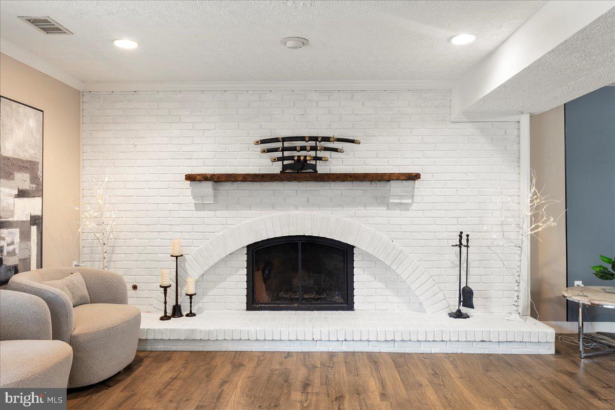 HOLLY KNOLL - Residential