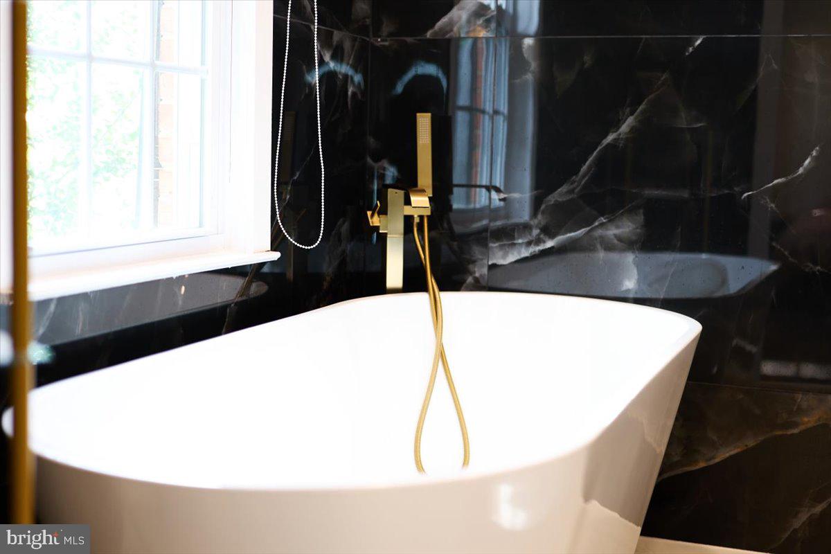 HOLLY KNOLL - Residential