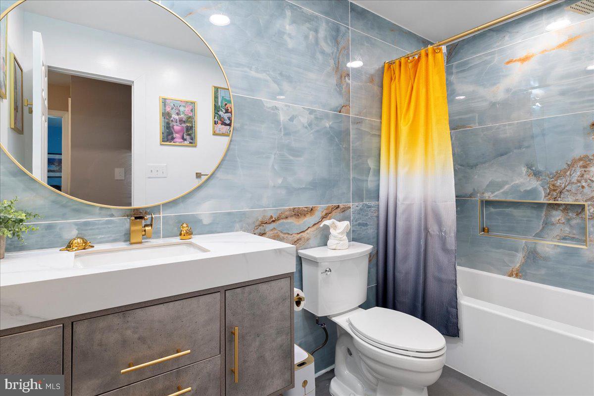 HOLLY KNOLL - Residential