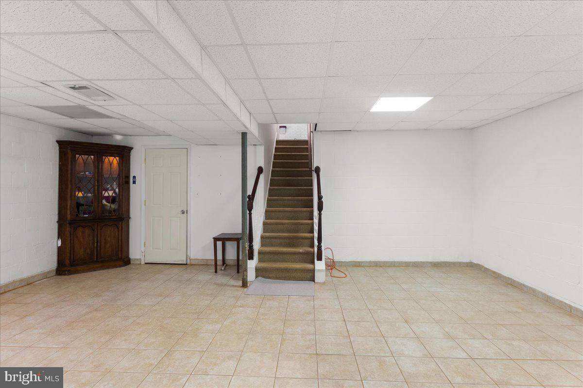 HOLLY KNOLL - Residential