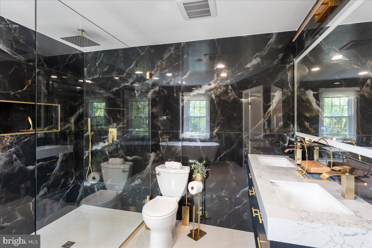 HOLLY KNOLL - Residential