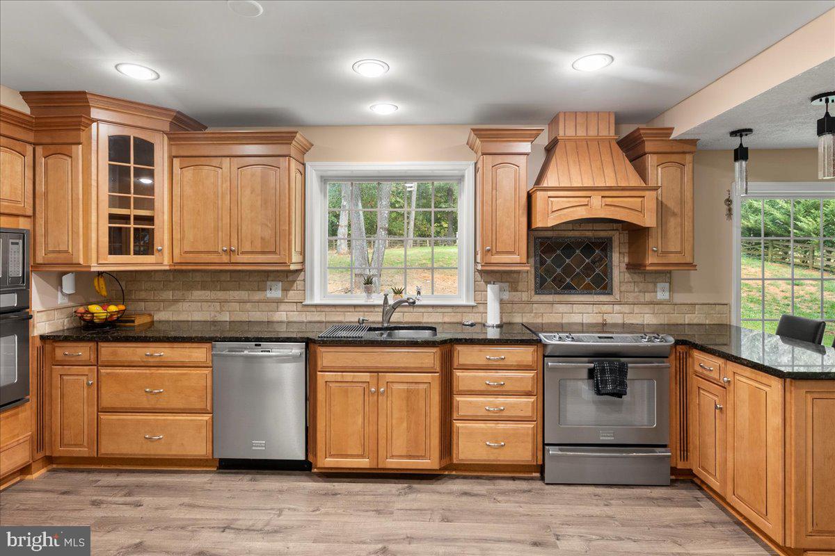 HOLLY KNOLL - Residential