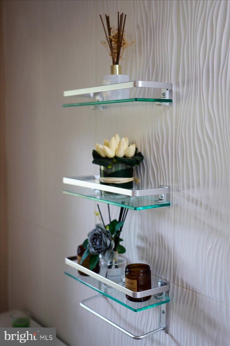 HOLLY KNOLL - Residential