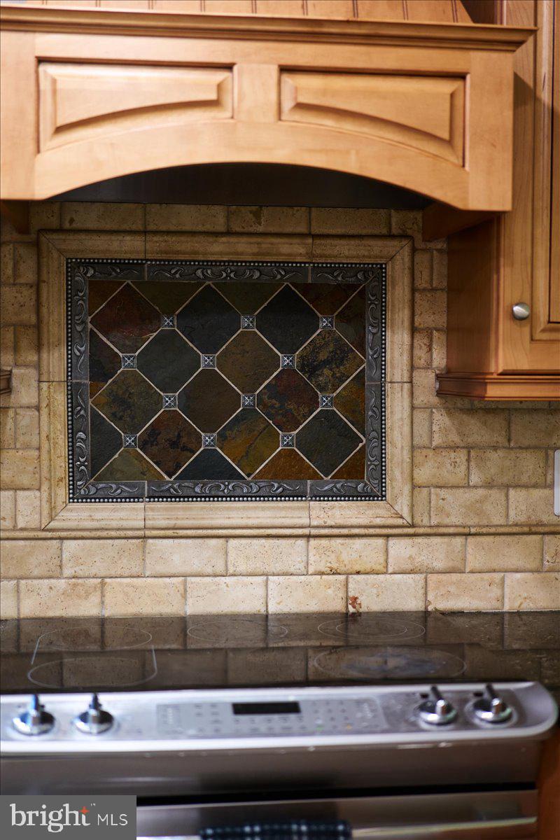 HOLLY KNOLL - Residential