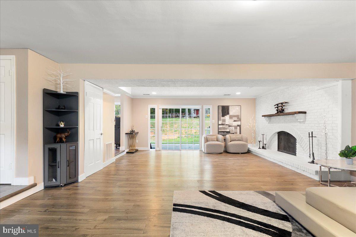 HOLLY KNOLL - Residential