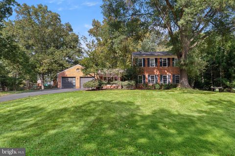 12183 HOLLY KNOLL CIRCLE GREAT FALLS VA 22066