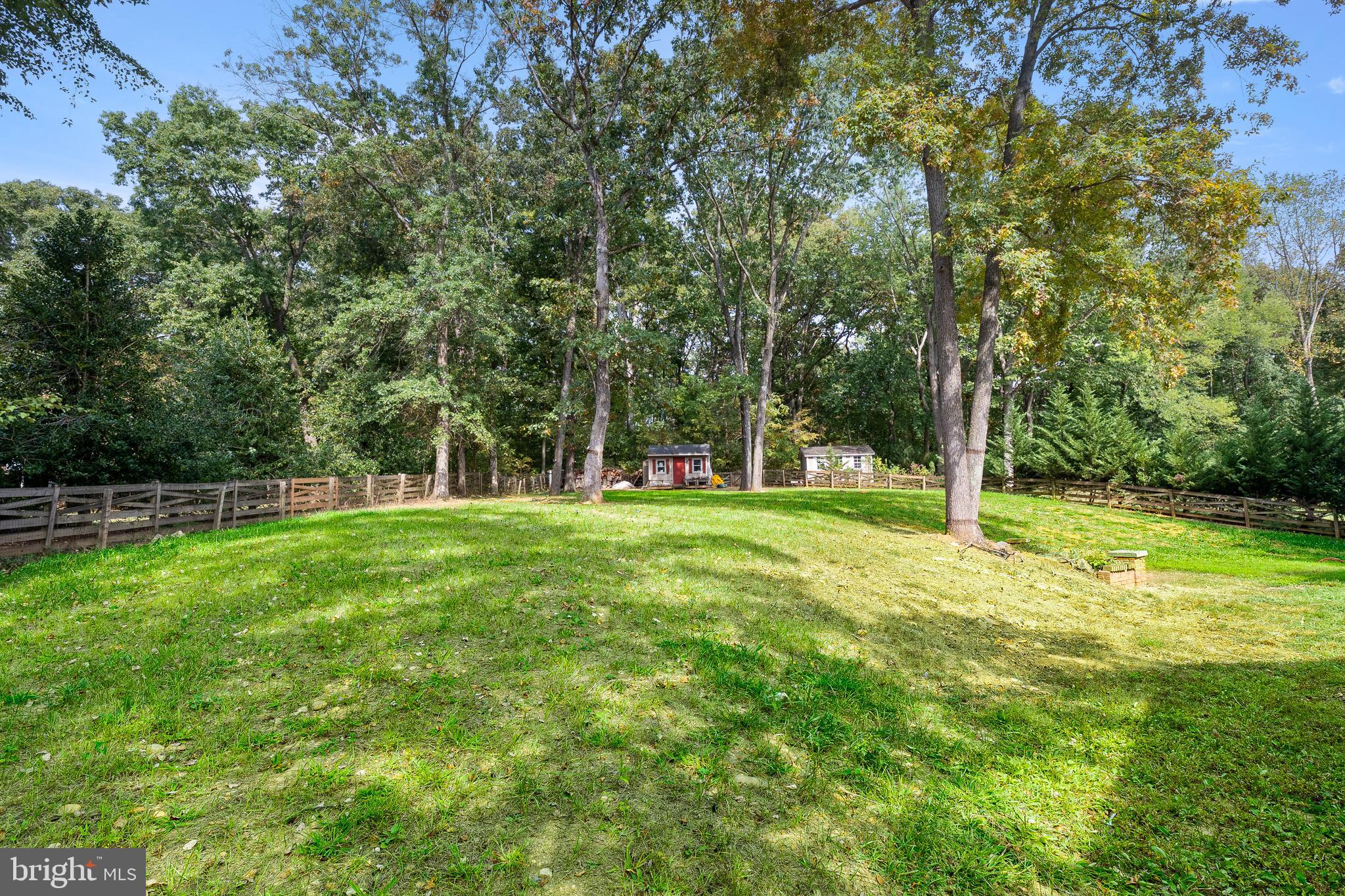 HOLLY KNOLL - Residential