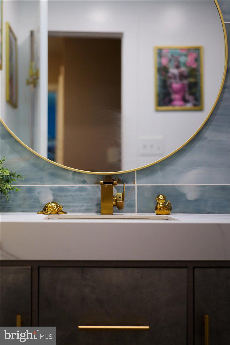 HOLLY KNOLL - Residential