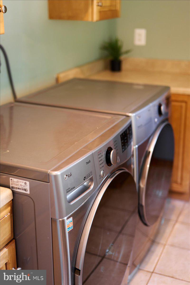 HOLLY KNOLL - Residential