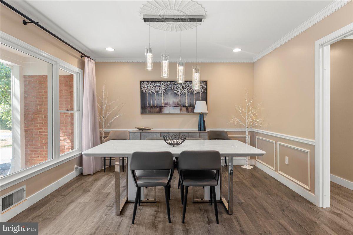 HOLLY KNOLL - Residential