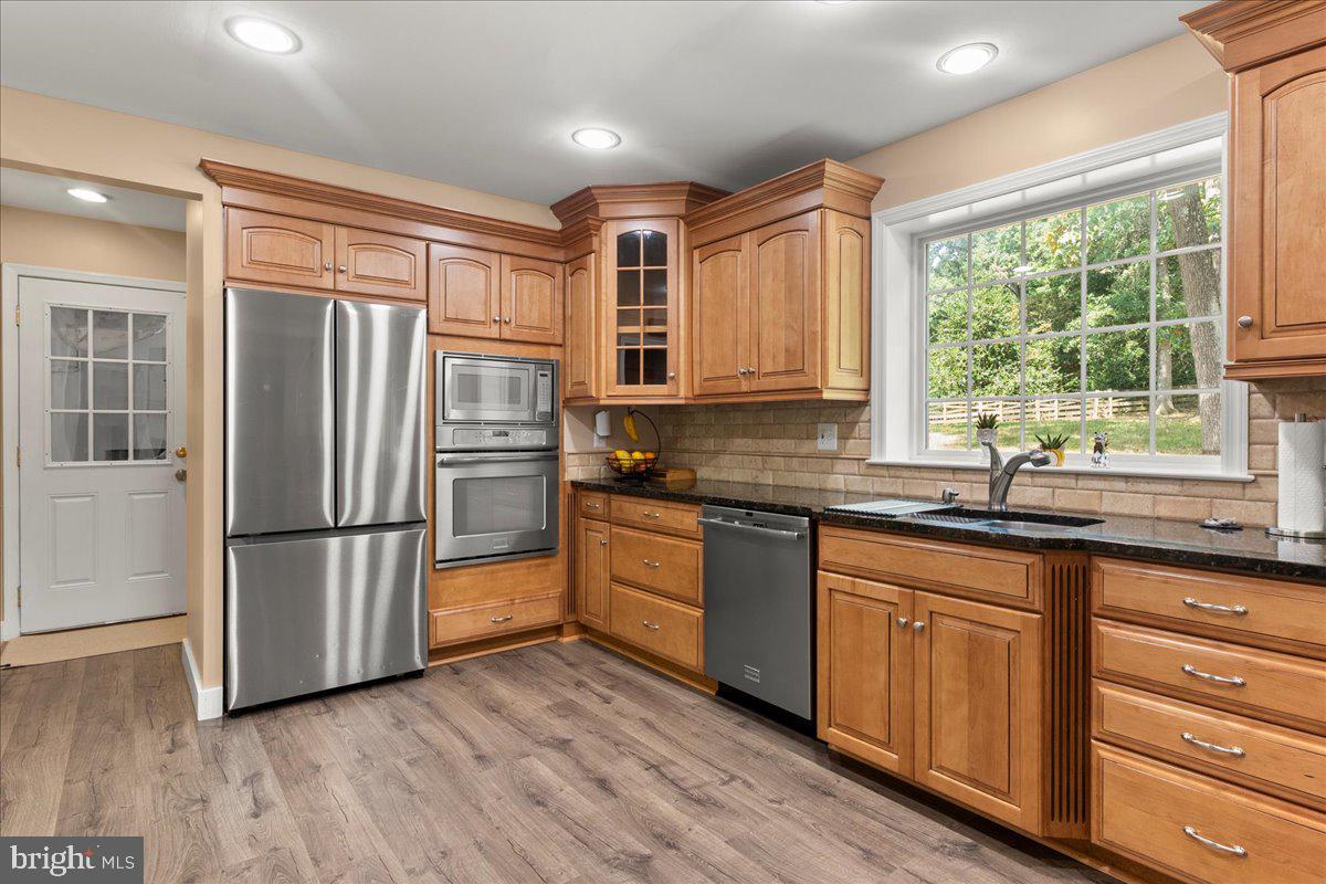 HOLLY KNOLL - Residential