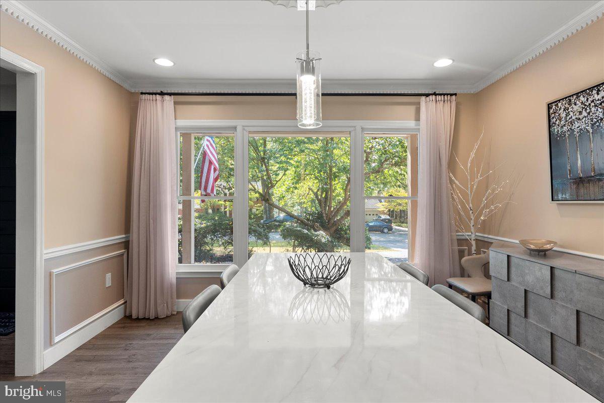 HOLLY KNOLL - Residential