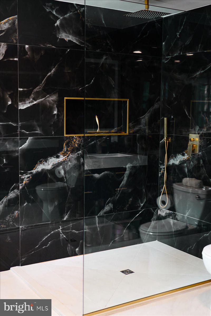 HOLLY KNOLL - Residential