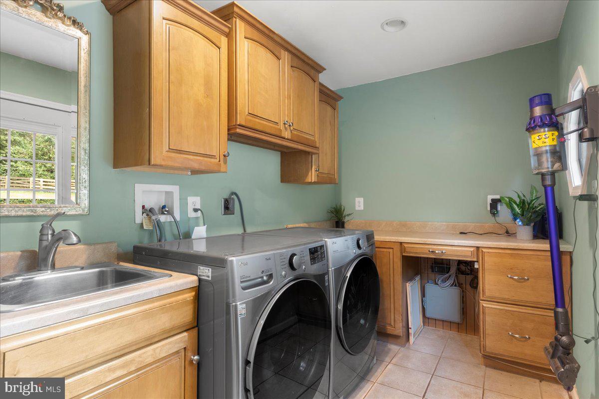 HOLLY KNOLL - Residential